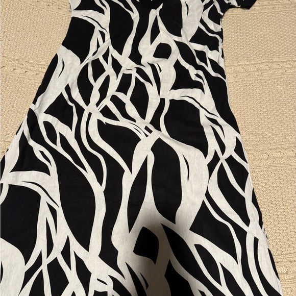 NWT Black and White Patterned Dress SZ M - Picture 7 of 10